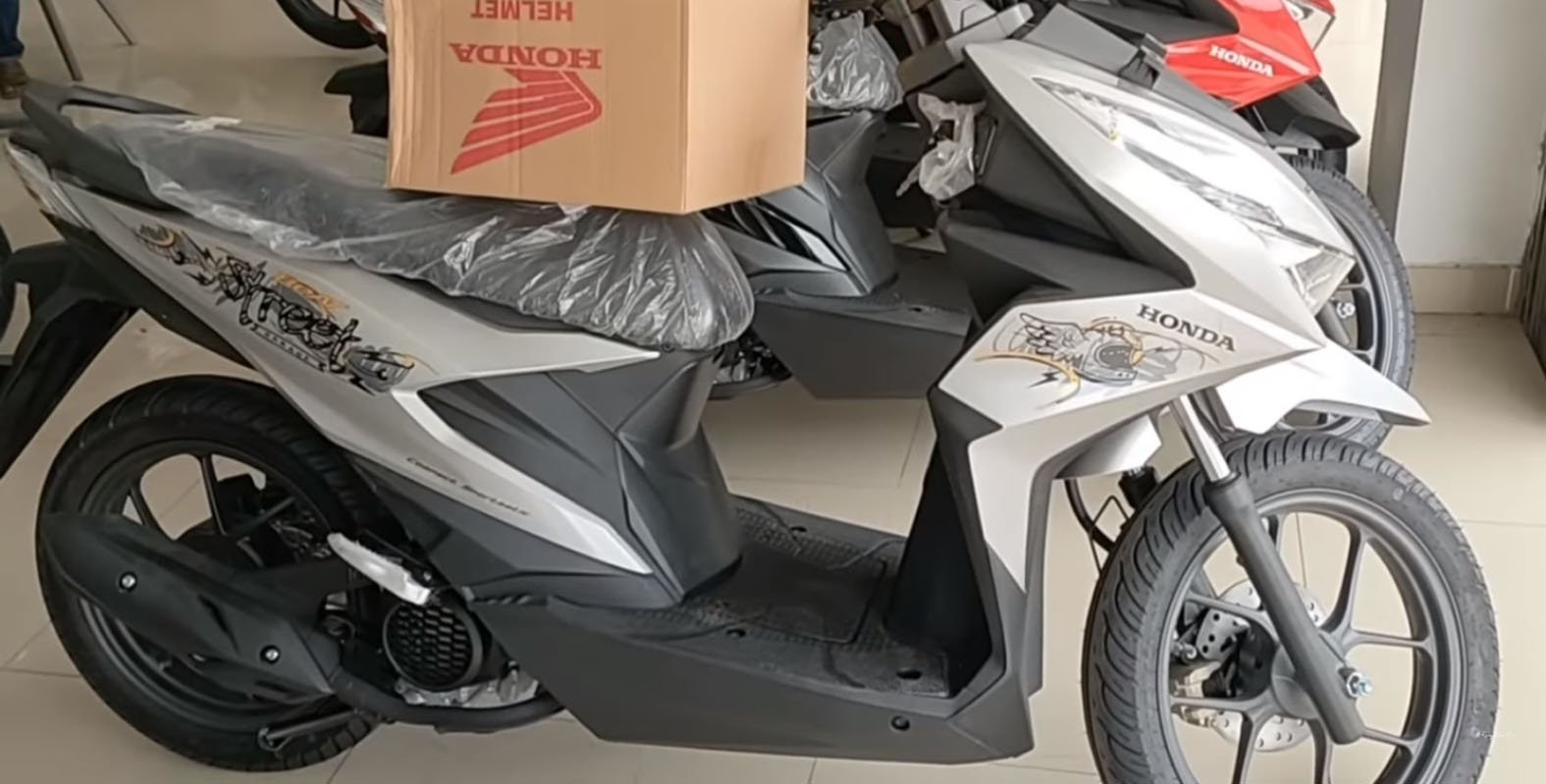 Jakarta-Bandung Naik Motor?  Ini 3 Aksesoris Wajib!