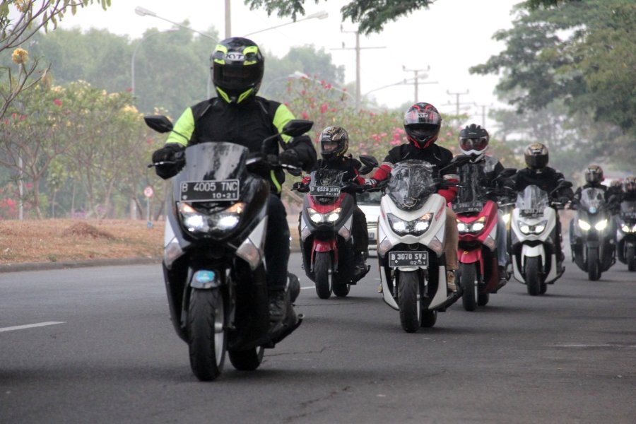 Touring Nyaman di Jawa: Pilih Aksesoris Motor Terbaik untuk Perjalanan Jauh
