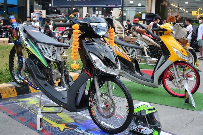 Pasang Sendiri? Panduan Lengkap Memilih dan Memasang Aksesoris Motor Terbaik untuk Harian